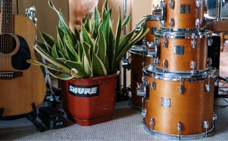 السفلية عازلة للصوت